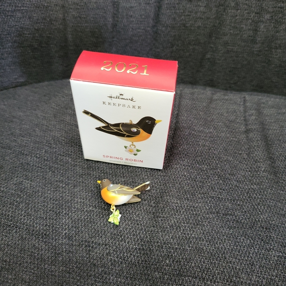 2021 NIB Hallmark Keepsake Spring Robin Christmas Ornament Bird Flower